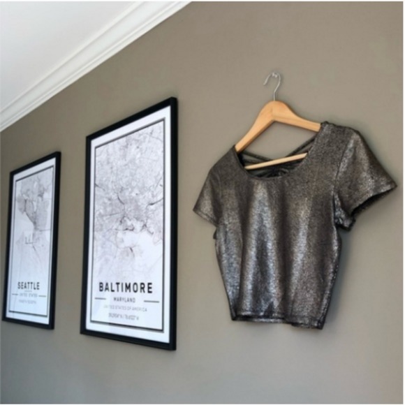 Forever 21 Gold Crop Top Criss Cross Back - Picture 5 of 6